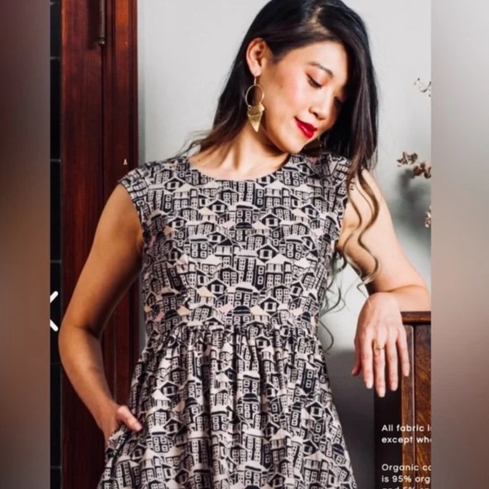 Stylish Black and Tan House Pattern Dress